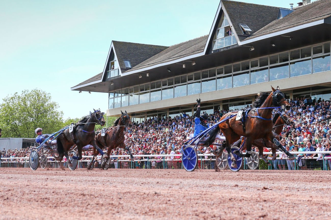 L'hippodrome de Caen lors du Prix des Ducs de Normandie - Crédits : ScoopDyga - Cheval du Jour - 10/05/2025 - ManuTurf
