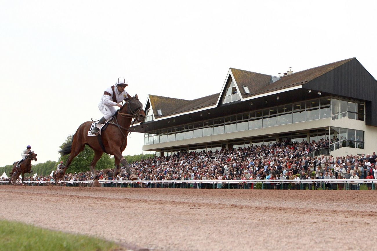 Une course au trot monté sur l'hippodrome de Caen - Cheval du Jour - 02/03/2026