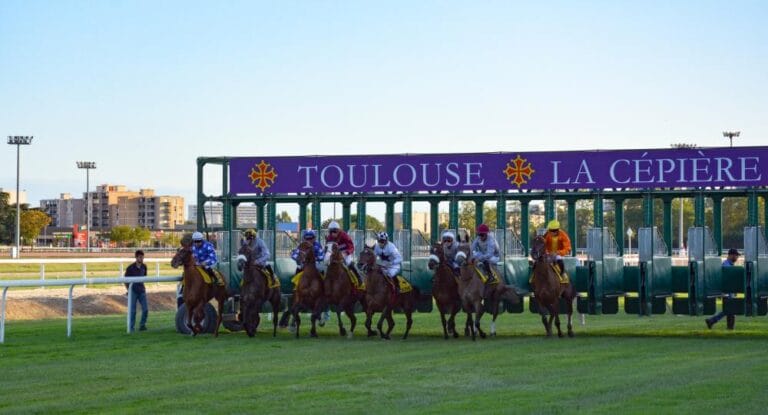 Un départ sur l'hippodrome de Toulouse - Crédit photo : label-equures.com
