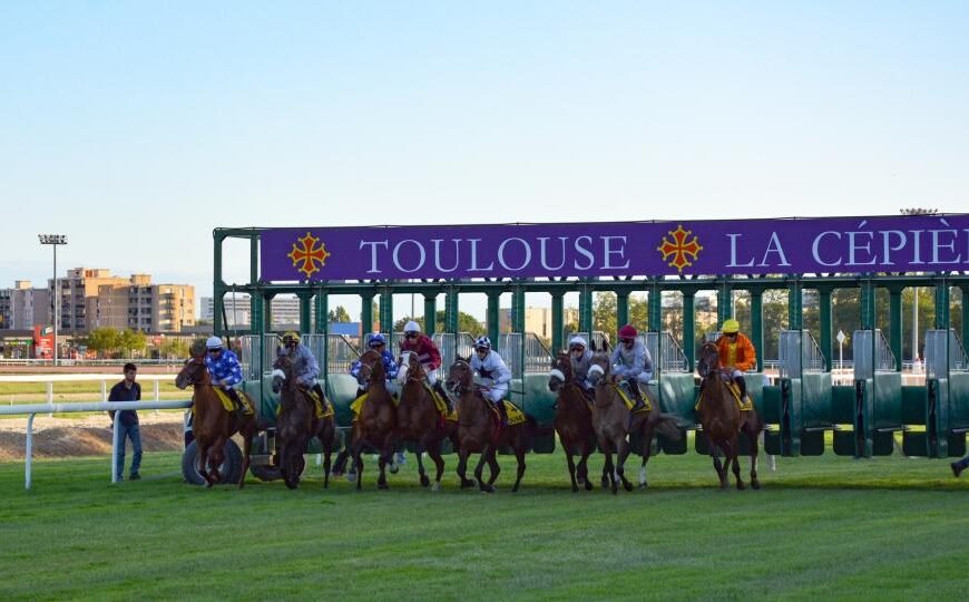 Un départ sur l'hippodrome de Toulouse - Crédit photo : label-equures.com