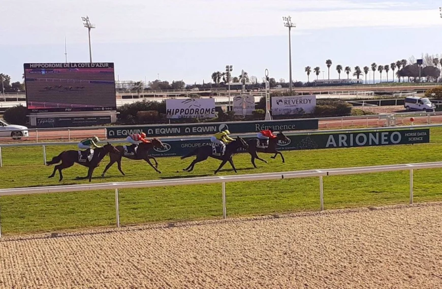 Une course sur l'hippodrome de Cagne-sur-Mer